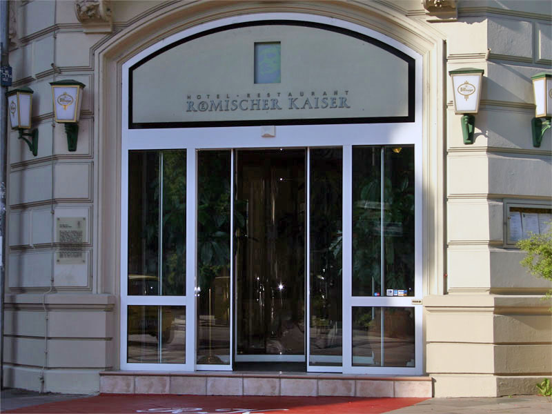 Türen und Fenster